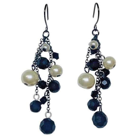 Black & White Pearl Beaded Cluster Dangle Earrings 2.5" Long Gunmetal - Picture 1 of 12